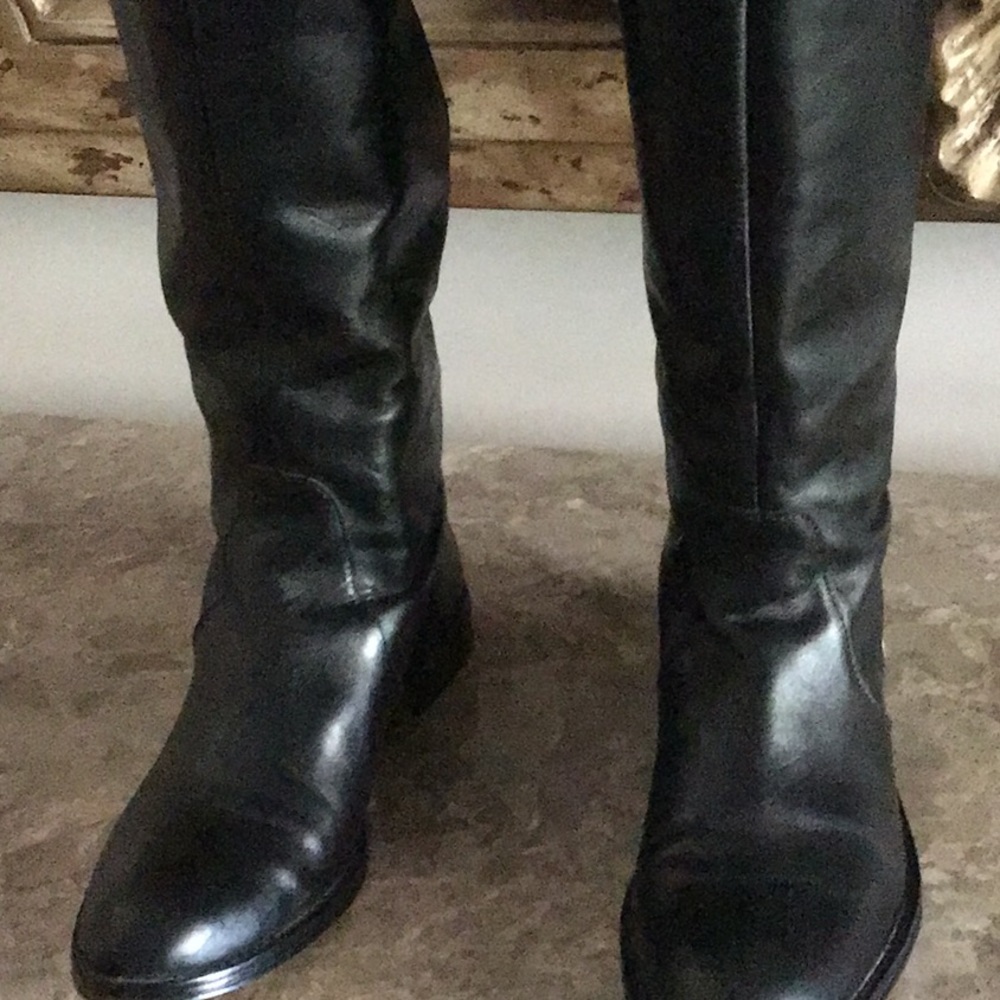 Boot - Picture 5 of 7